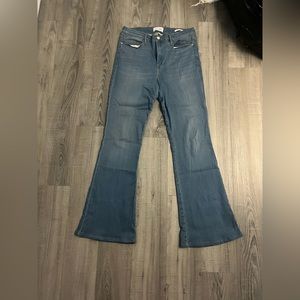 Frame size31 hi waist fit
31” from crotch to bottom of jean
11” crotch to top